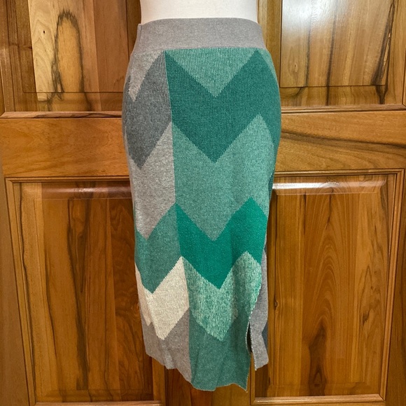 Moth Dresses & Skirts - NWT Moth - Anthro - NWT - Gray/Green Chevron Knit Asymmetrical Skirt - EUC - S